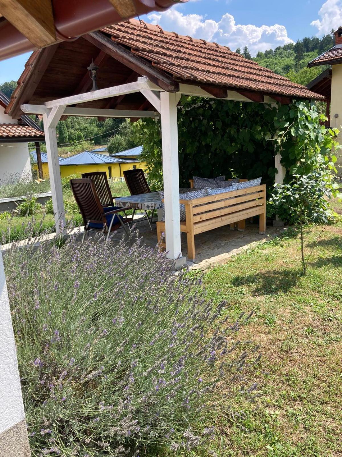 Holiday Home Tunnel Ravne Visoko Eksteriør bilde